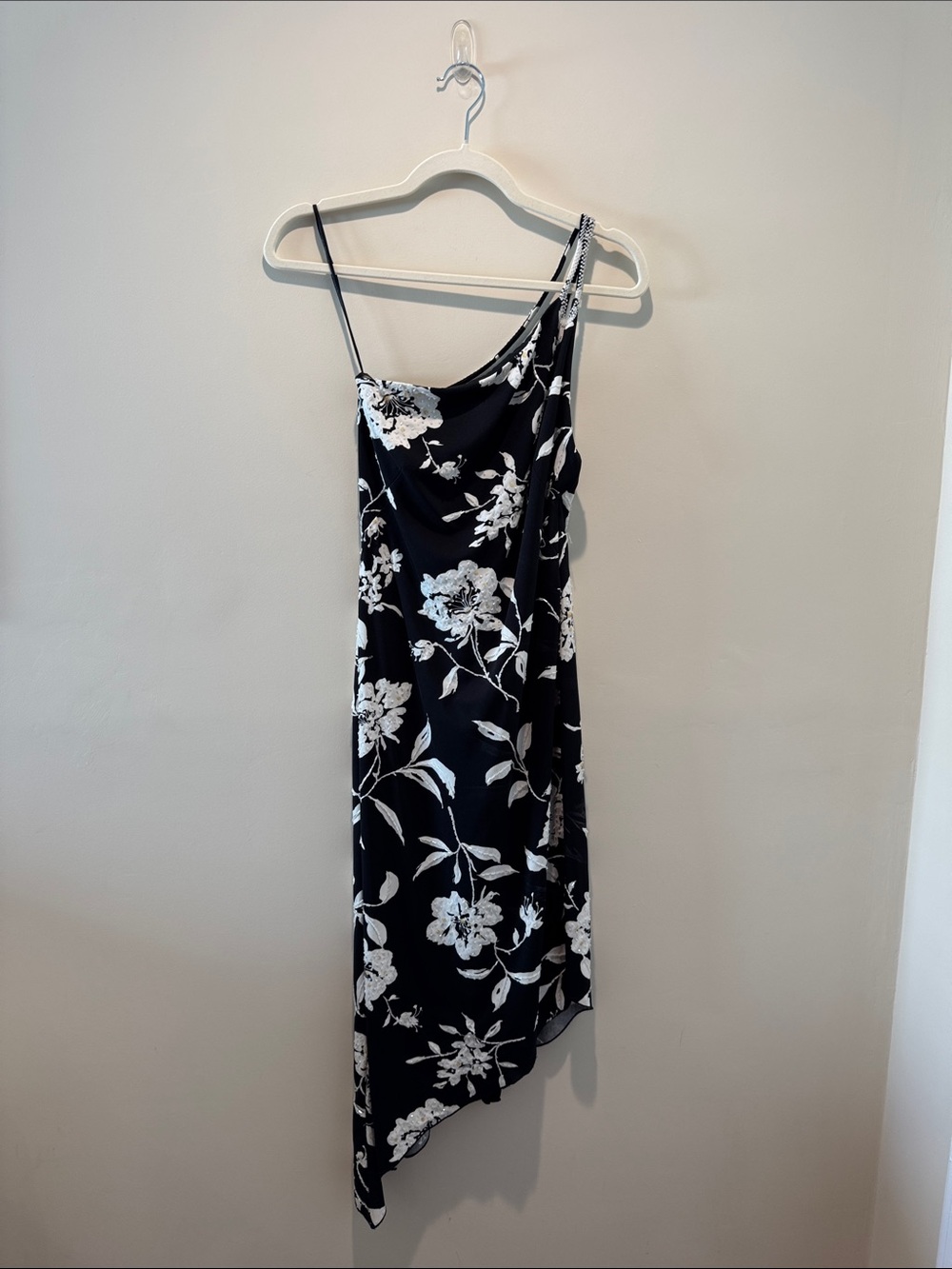 RARE Vintage Cache Black & White Floral Beaded Asymmetric One-shoulder Dress